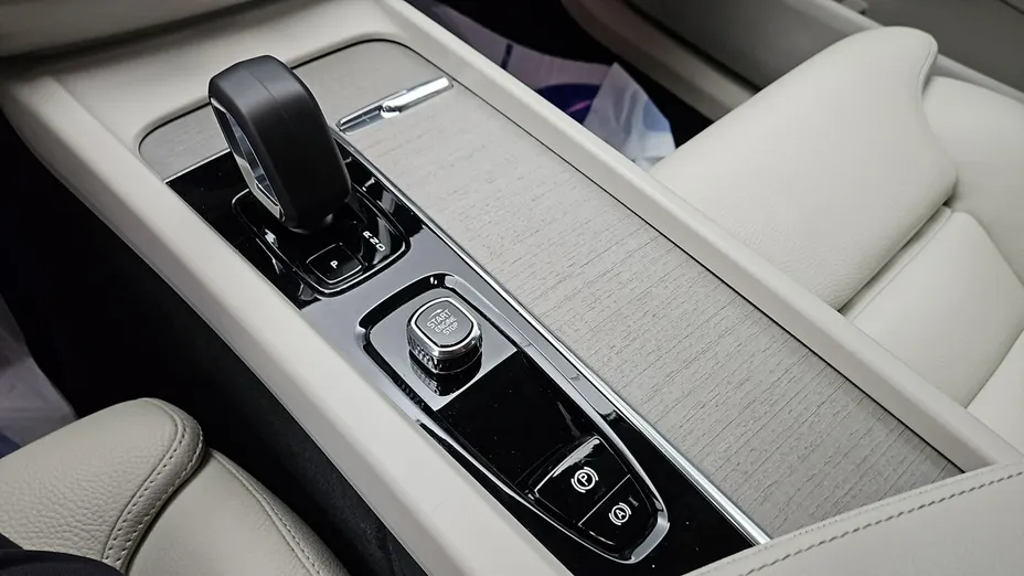 VOLVO XC60 -