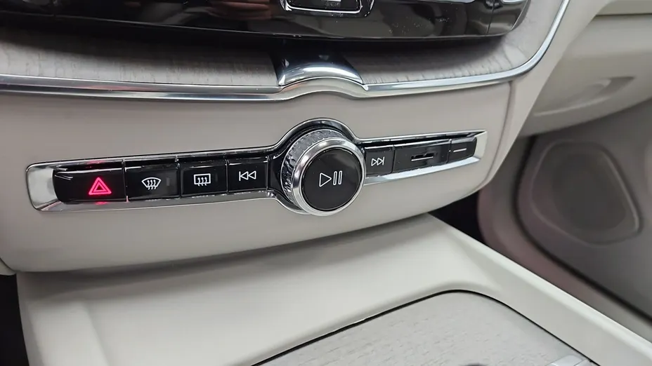 VOLVO XC60 -