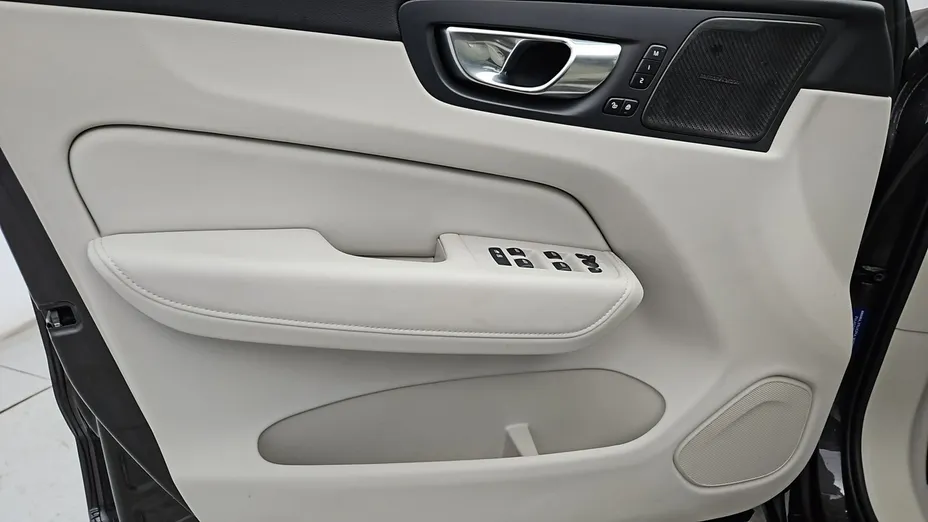 VOLVO XC60 -