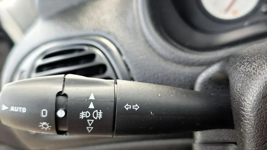 PEUGEOT 206 -