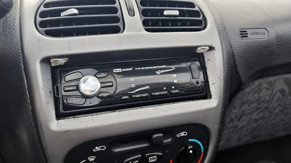 PEUGEOT 206 -
