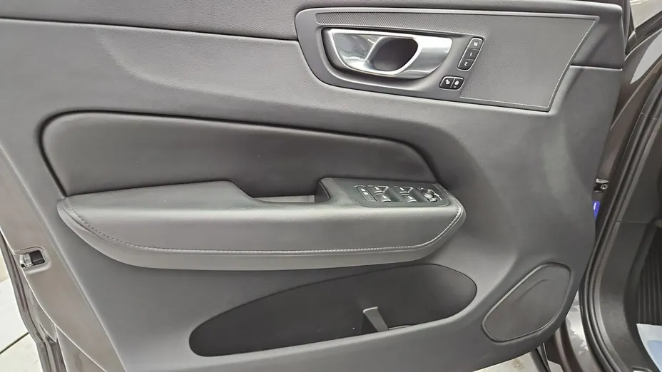 VOLVO XC60 -