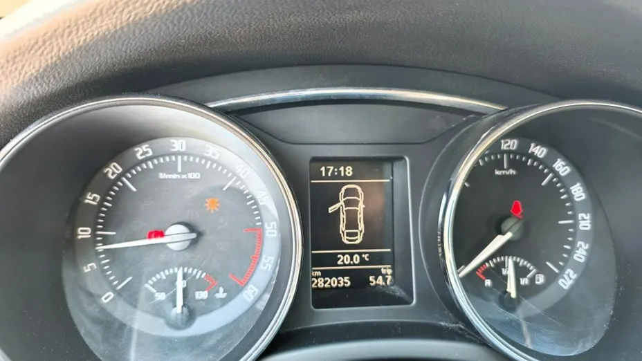 SKODA Superb -