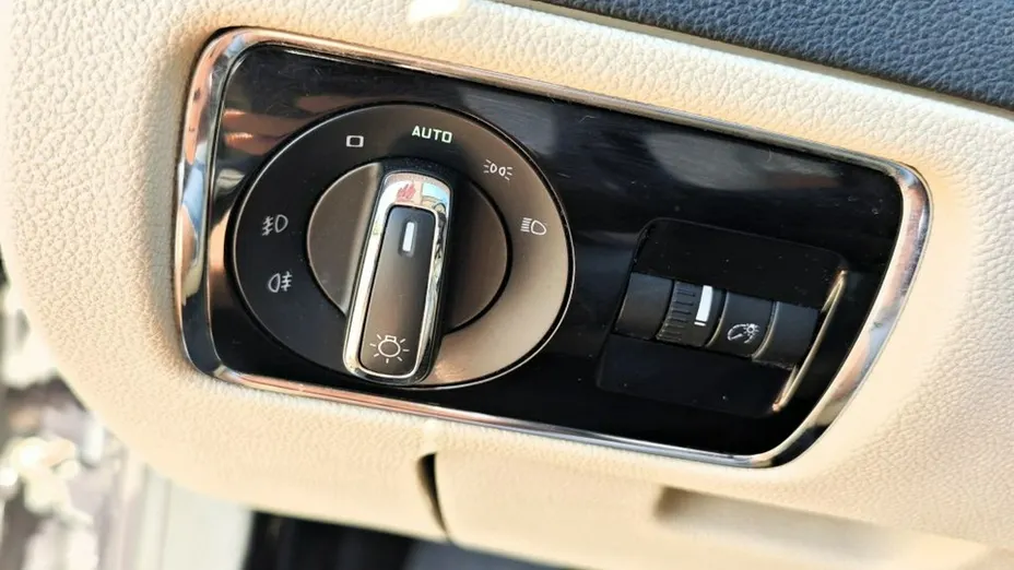 SKODA Superb -