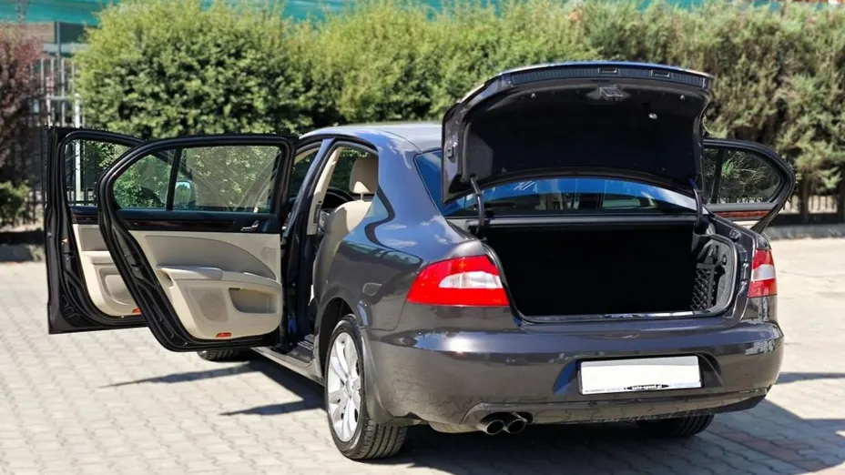 SKODA Superb -