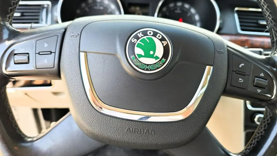 SKODA Superb -