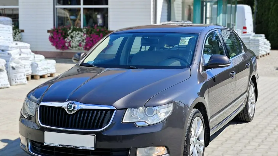 SKODA Superb -