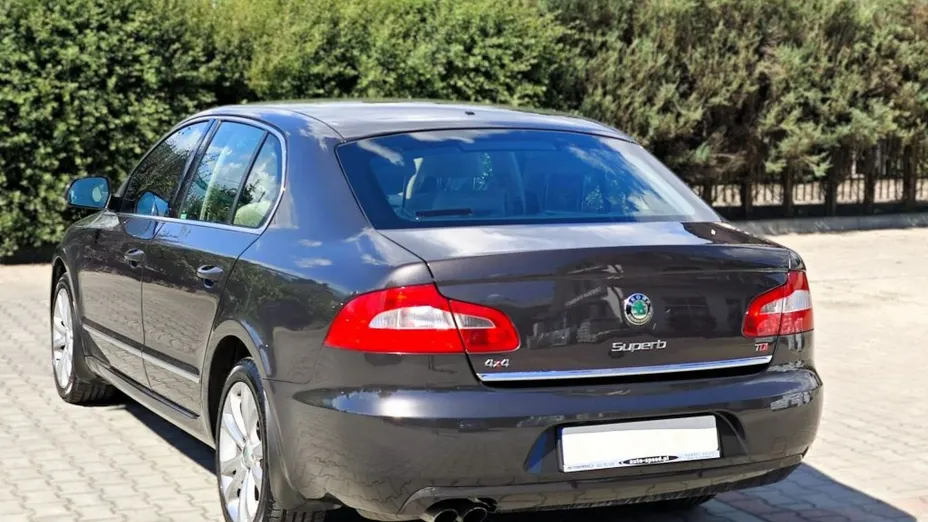 SKODA Superb -