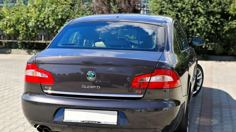 SKODA Superb -