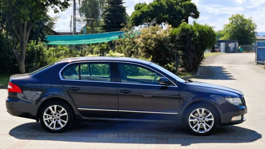 SKODA Superb -