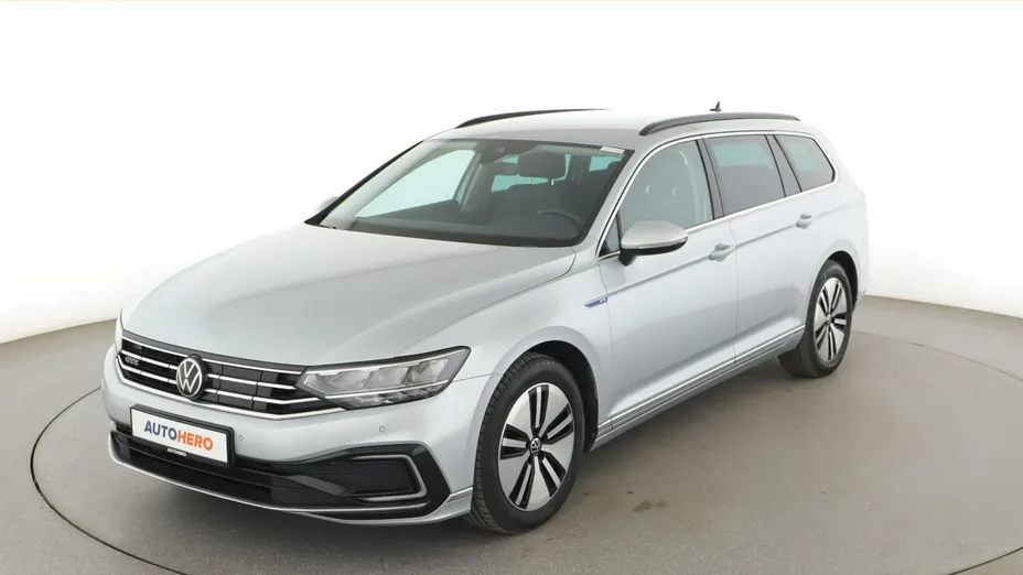 VOLKSWAGEN Passat -