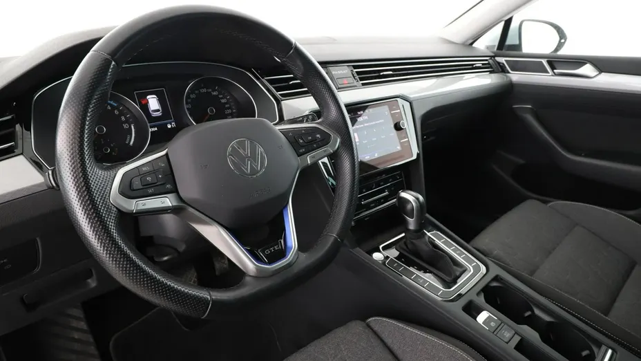 VOLKSWAGEN Passat -