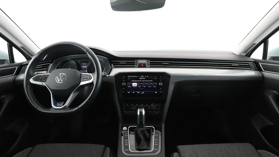 VOLKSWAGEN Passat -