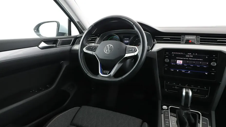 VOLKSWAGEN Passat -