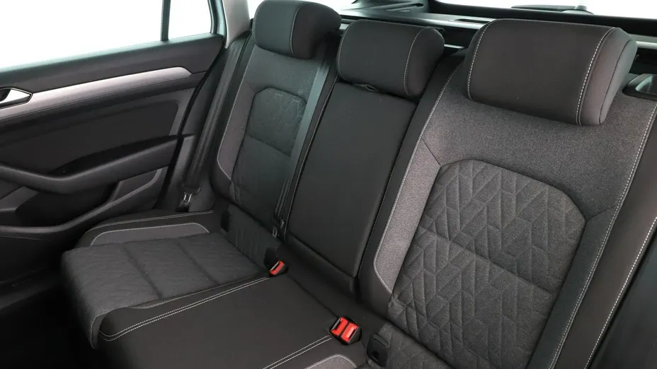 VOLKSWAGEN Passat -