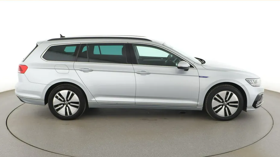 VOLKSWAGEN Passat -