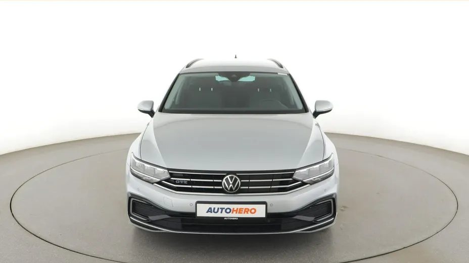 VOLKSWAGEN Passat -