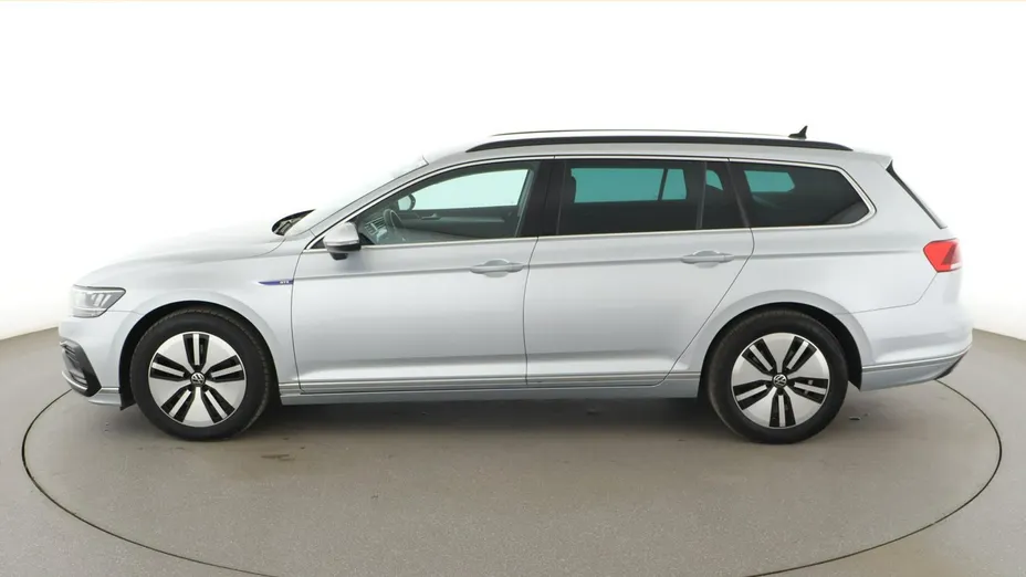 VOLKSWAGEN Passat -