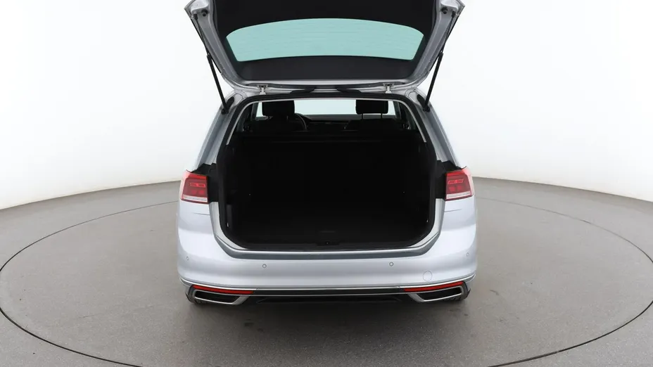 VOLKSWAGEN Passat -