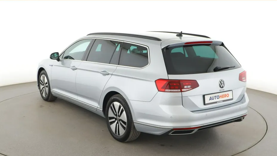 VOLKSWAGEN Passat -