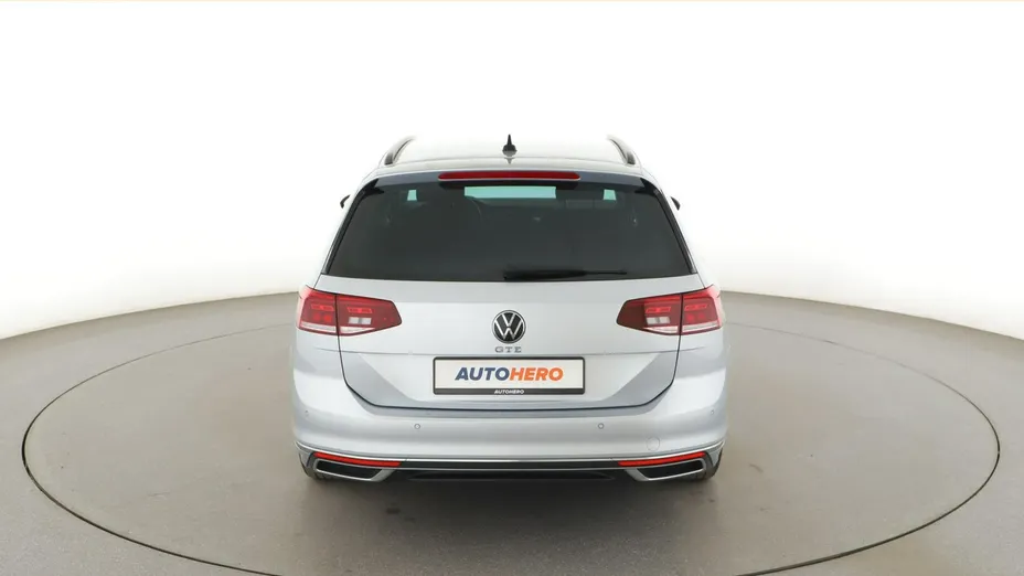 VOLKSWAGEN Passat -