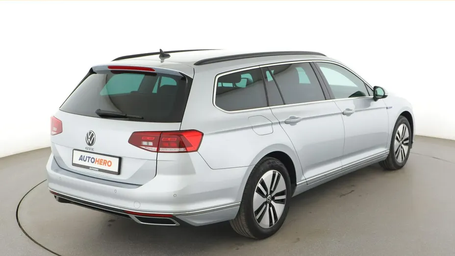 VOLKSWAGEN Passat -