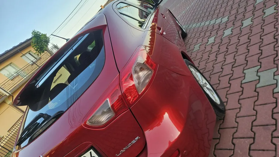 MITSUBISHI Lancer -