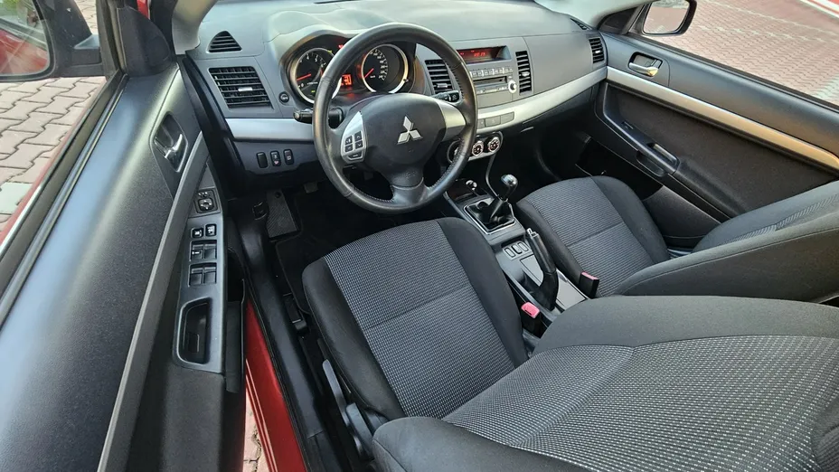 MITSUBISHI Lancer -