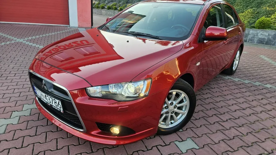 MITSUBISHI Lancer -