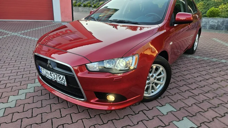 MITSUBISHI Lancer -