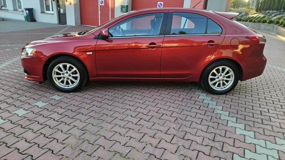 MITSUBISHI Lancer -