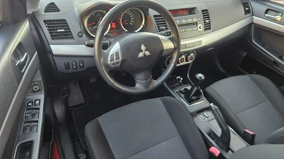 MITSUBISHI Lancer -