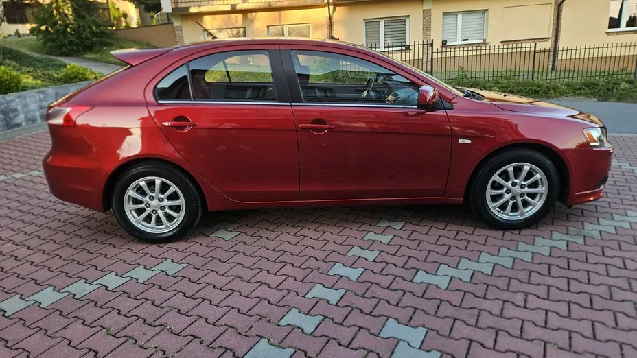 MITSUBISHI Lancer -
