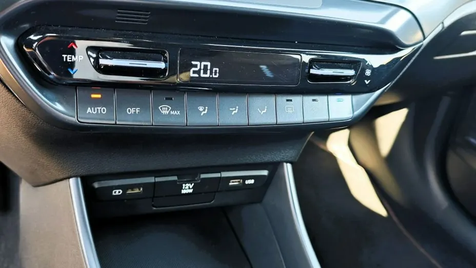 HYUNDAI i20 -