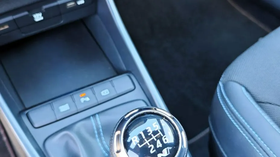 HYUNDAI i20 -