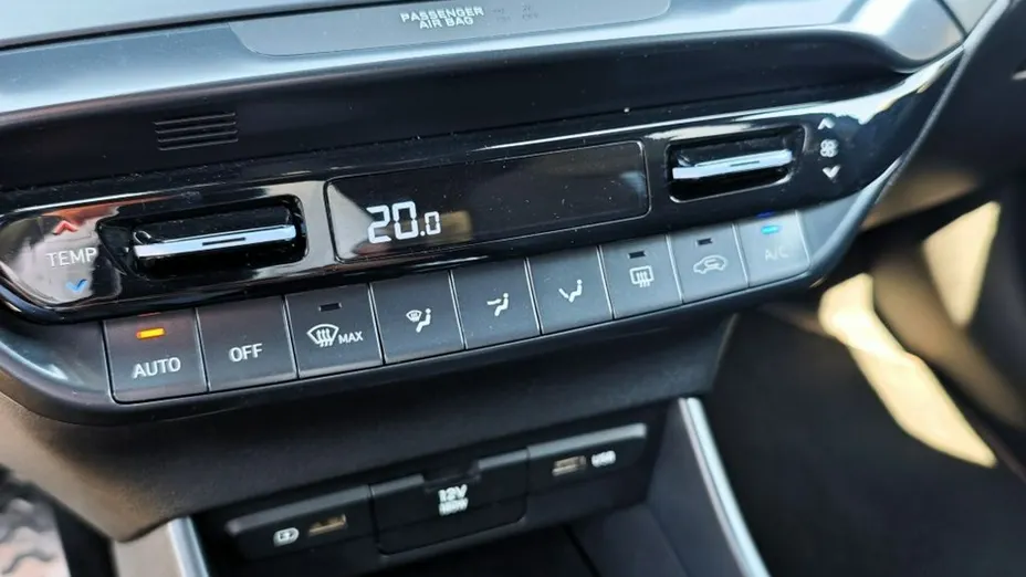 HYUNDAI i20 -