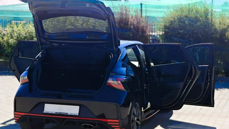 HYUNDAI i20 -