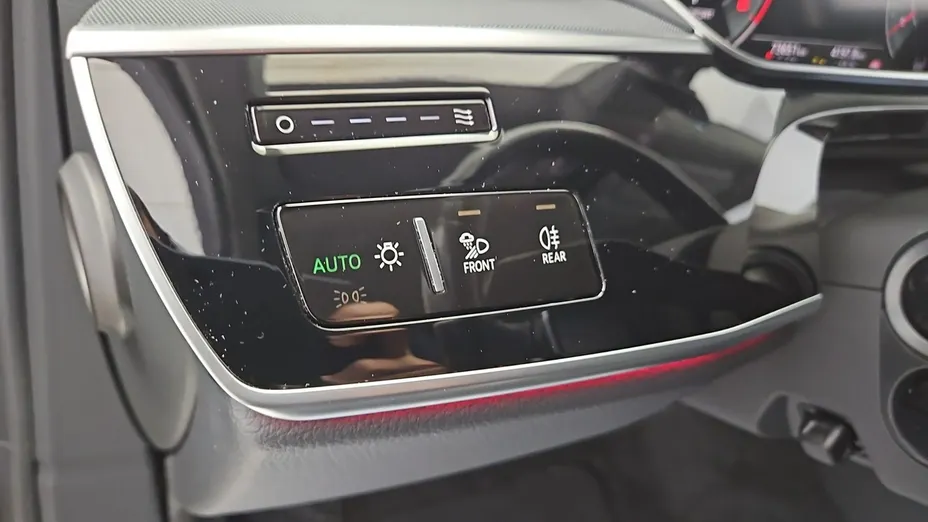 AUDI A8 -