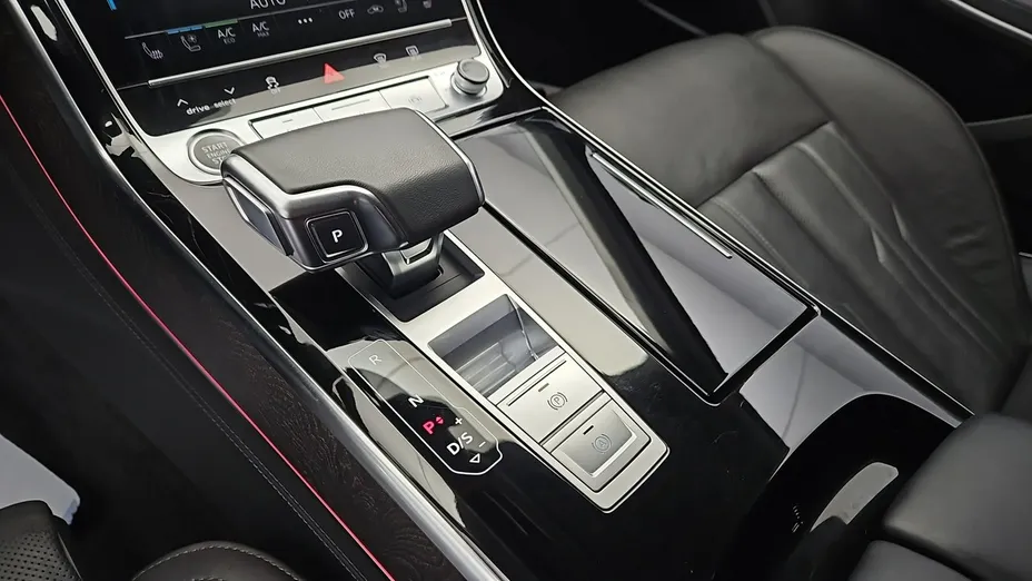AUDI A8 -