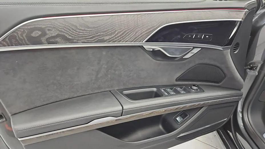 AUDI A8 -