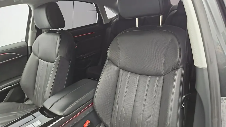 AUDI A8 -