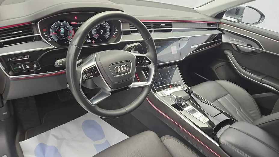 AUDI A8 -