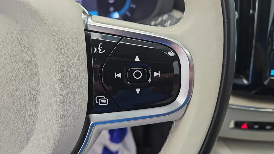 VOLVO XC60 -