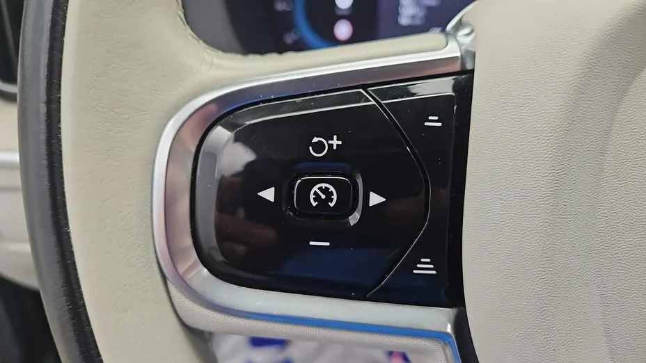 VOLVO XC60 -
