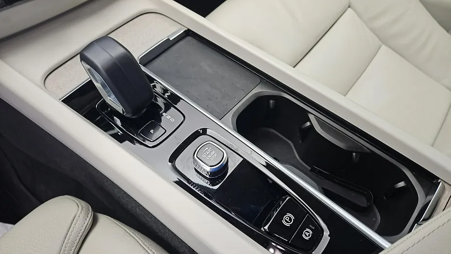VOLVO XC60 -