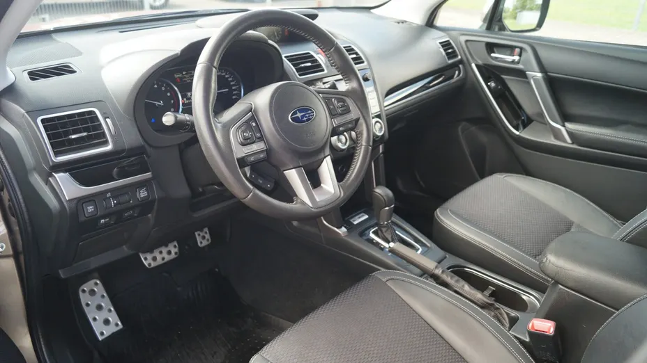 SUBARU Forester -