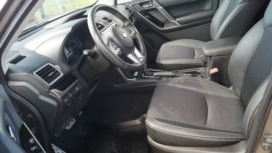 SUBARU Forester -