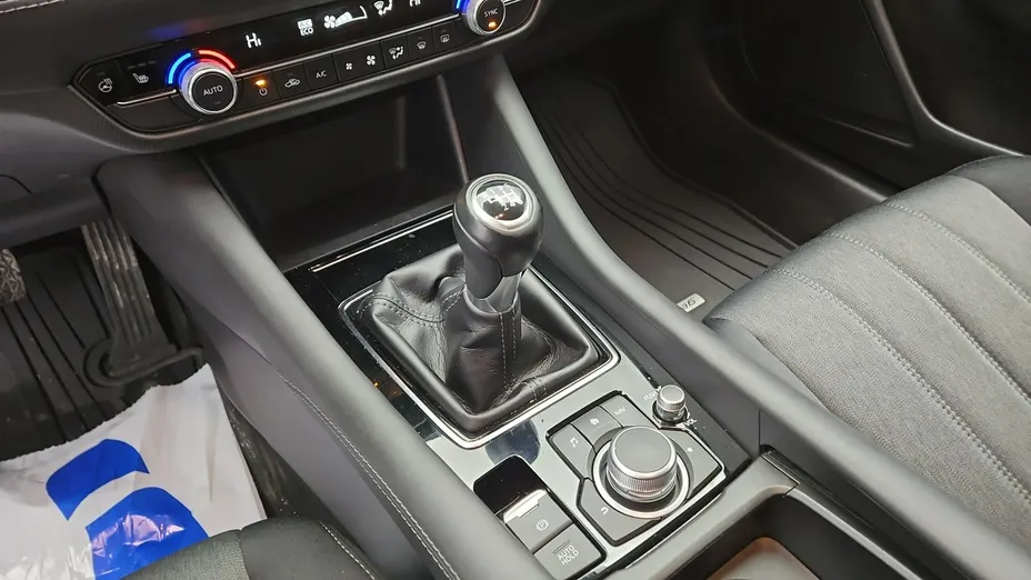 MAZDA 6 -
