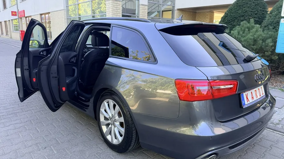 AUDI A6 -