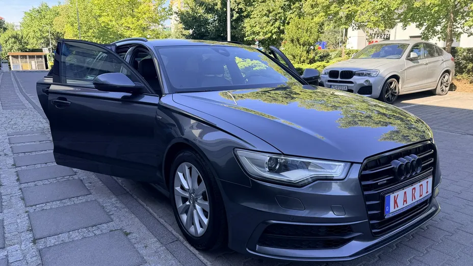 AUDI A6 -